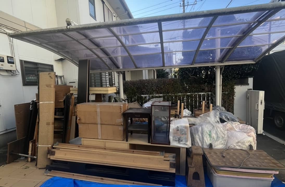 うるま市の一戸建て住宅での大型家具一式の回収